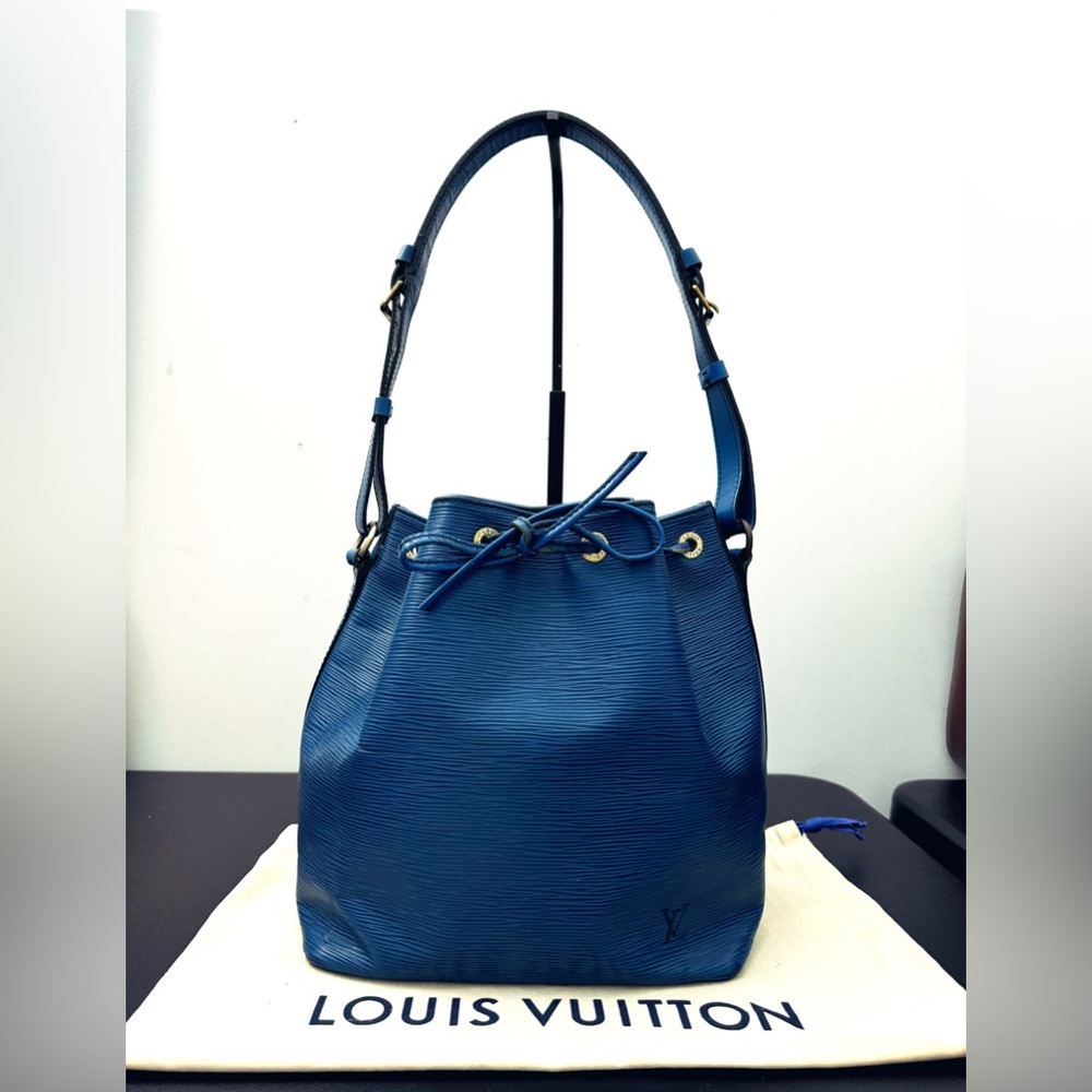 Authentic Louis Vuitton  Blue Epi Blue  Bucket Bag Made in France A20980